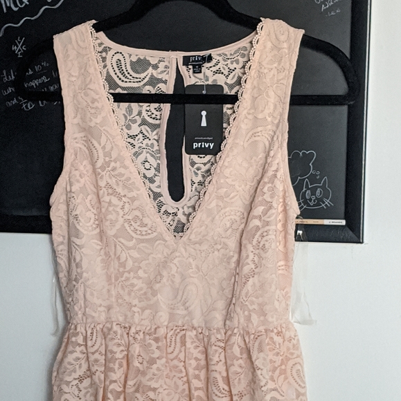 Light pink lace cutout top - Picture 4 of 5